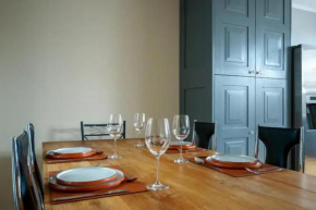 Immaculate 4-Bed House in London